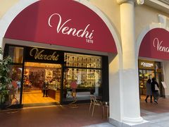 门面-VENCHI 闻绮(上海佛罗伦萨小镇店)