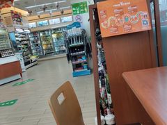 -全家便利店(漕溪北路七店)