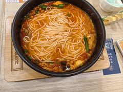 -花馬肆.云南过桥米线(汉神购物广场现场熬汤店)