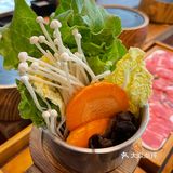 挂的都是南京的地方小吃，置身其中仿佛来到金陵