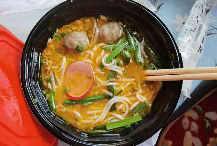 捞蛮香港米线-"夜宵时间到,在美团外卖上点个米粉吃吃,「.