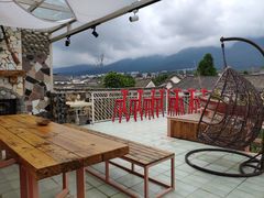 -喵屿·大理花园猫咖