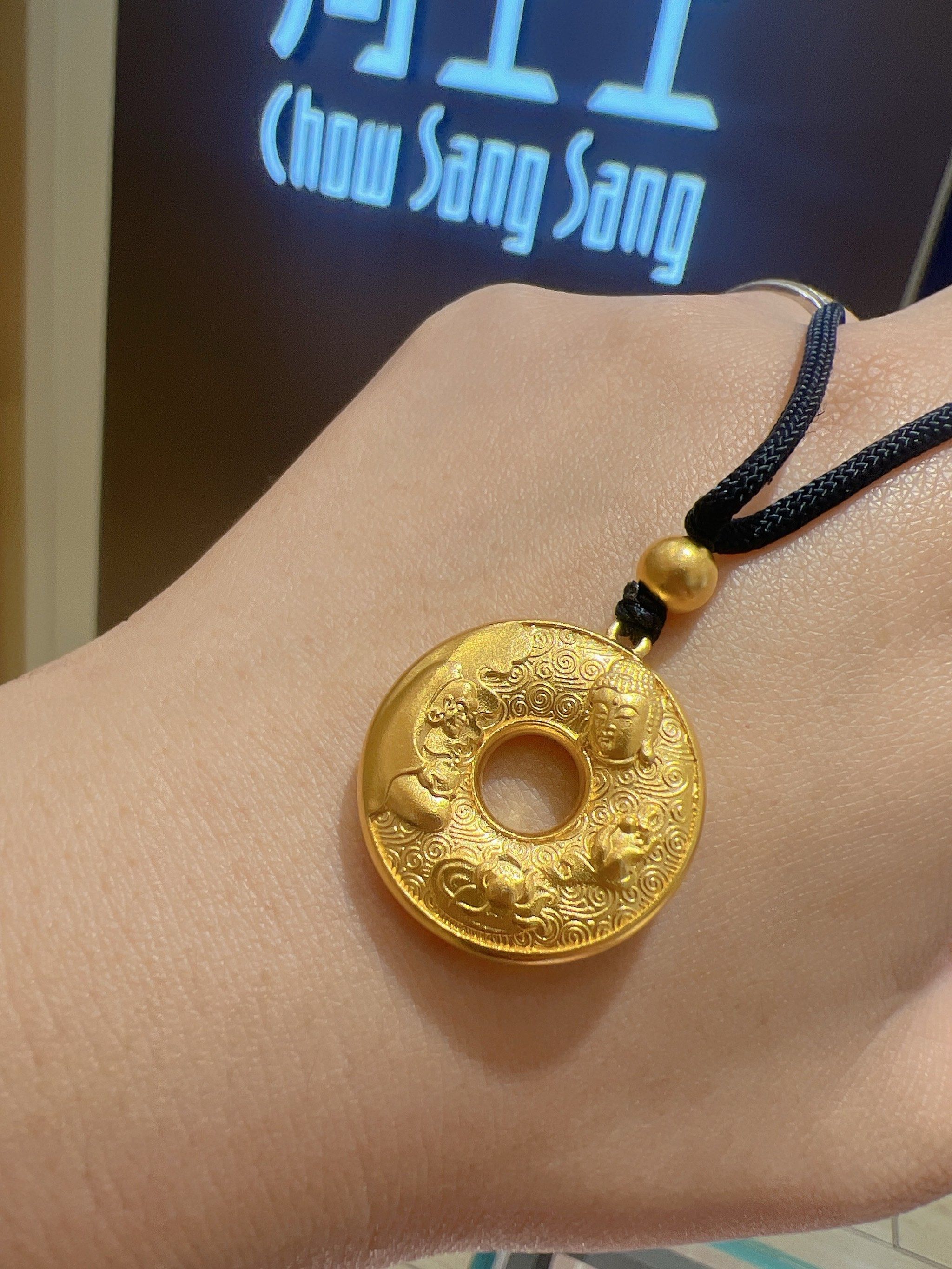 周生生#足金吊坠 传承中国传统的古祖黄金工艺
运用錾刻,花丝,修金