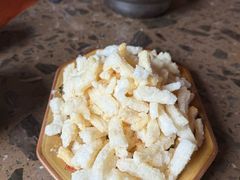 -黄利砖万峰林布依特色酸笋牛肉馆