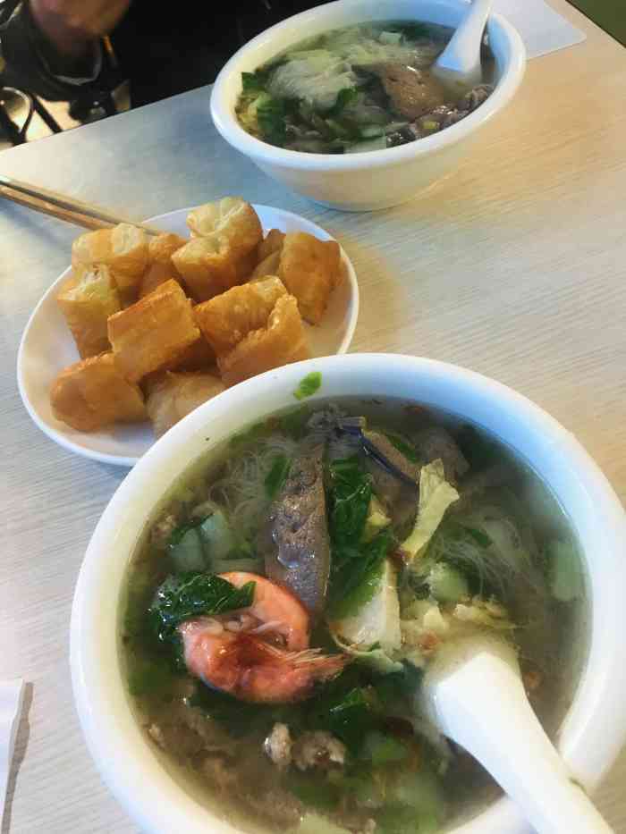 早茶快餐店(漳浦宾馆店)-"[环境]早茶快餐店,主要是以猪肝面线跟快.