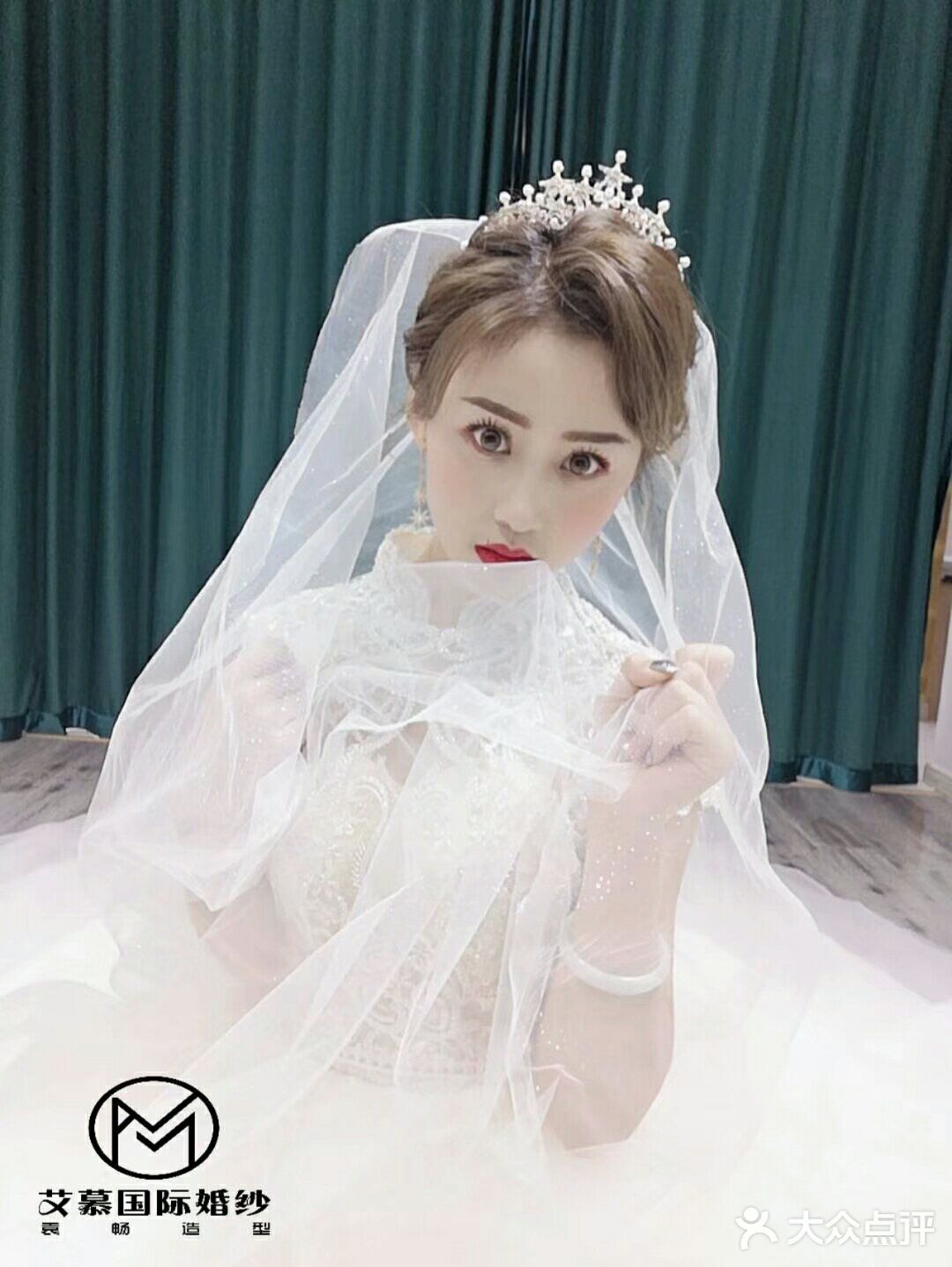 婚纱一共试了三套，每一套感觉都是不同风格的