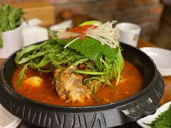 土豆排骨火锅-喇喇排骨火锅·传统韩式脊骨汤(望京西园总店)