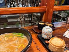-银米·云南传统过桥米线(双廊黑金冠店)