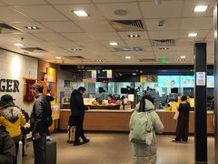 -麦当劳(上海虹桥站30B检票口楼上)