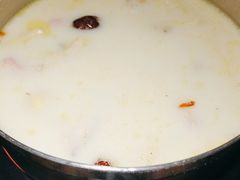 -洪氏嗨捞·广东猪肚鸡·椰子鸡火锅(西咸万象城店)