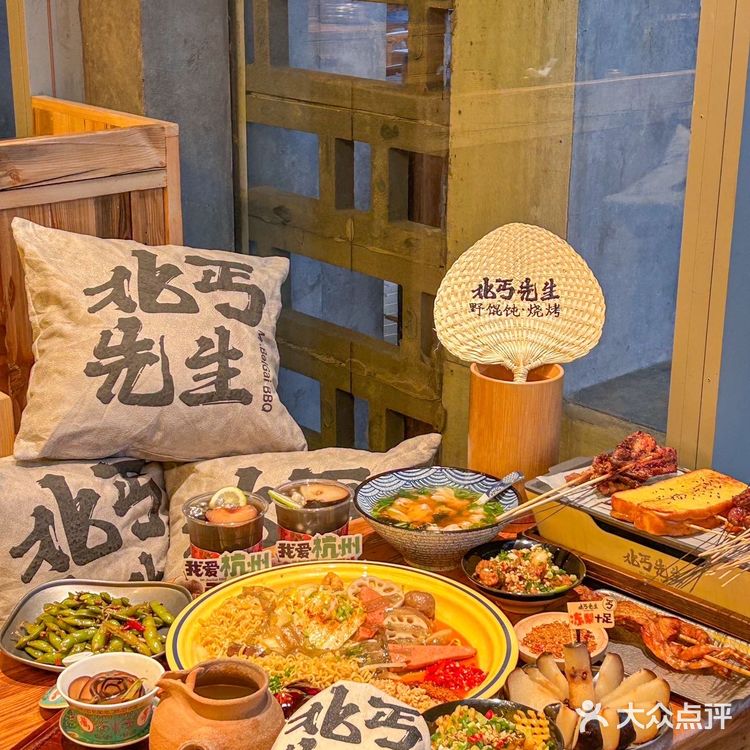 杭州滨江新开的这家东北烧烤店，真的是太火爆了！