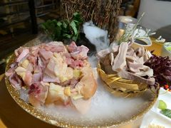 -洪氏嗨捞·广东猪肚鸡·椰子鸡火锅(西咸万象城店)