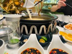 -洪氏嗨捞·广东猪肚鸡·椰子鸡火锅(西咸万象城店)