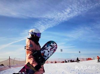 快看，雪上最美的小姐姐