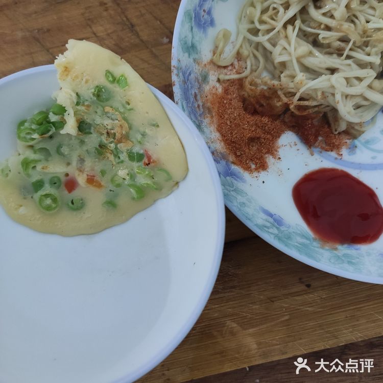 自己动手丰衣足食。 豇豆饼，加了鲜牛奶，豇豆粒