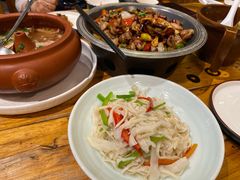 汽锅菌子肉饼-老滇山寨•云南特色菜•地方菜•民族风情歌舞表演(金碧店)