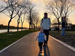 -奕欧来上海购物村停车场