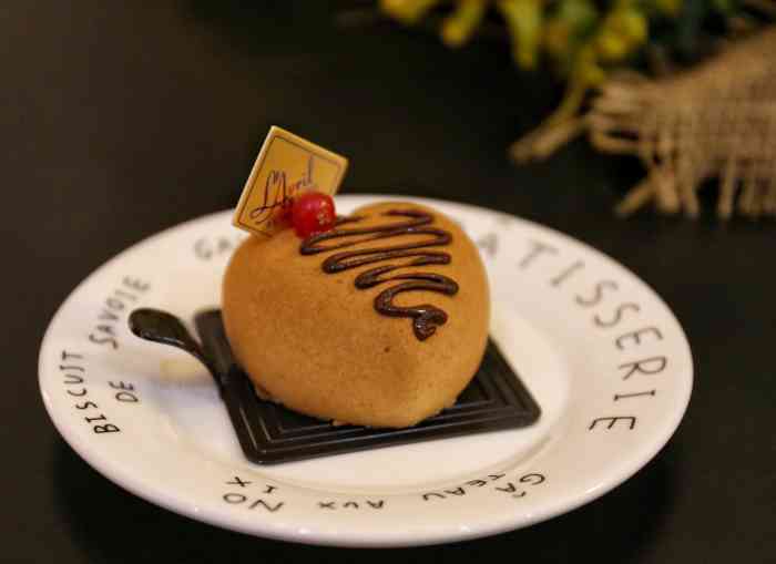 蕾拉甜品(江东店)-"真的挺不错的吧.之前跟女朋友去.蛋糕外面.