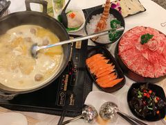 -鲜入围煮花胶鸡海鲜火锅