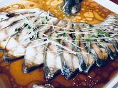 清蒸武昌鱼-莲餐厅·湖北菜·藕汤是头牌(愚园路店)