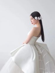 -Lady  Jane高端婚纱礼服馆