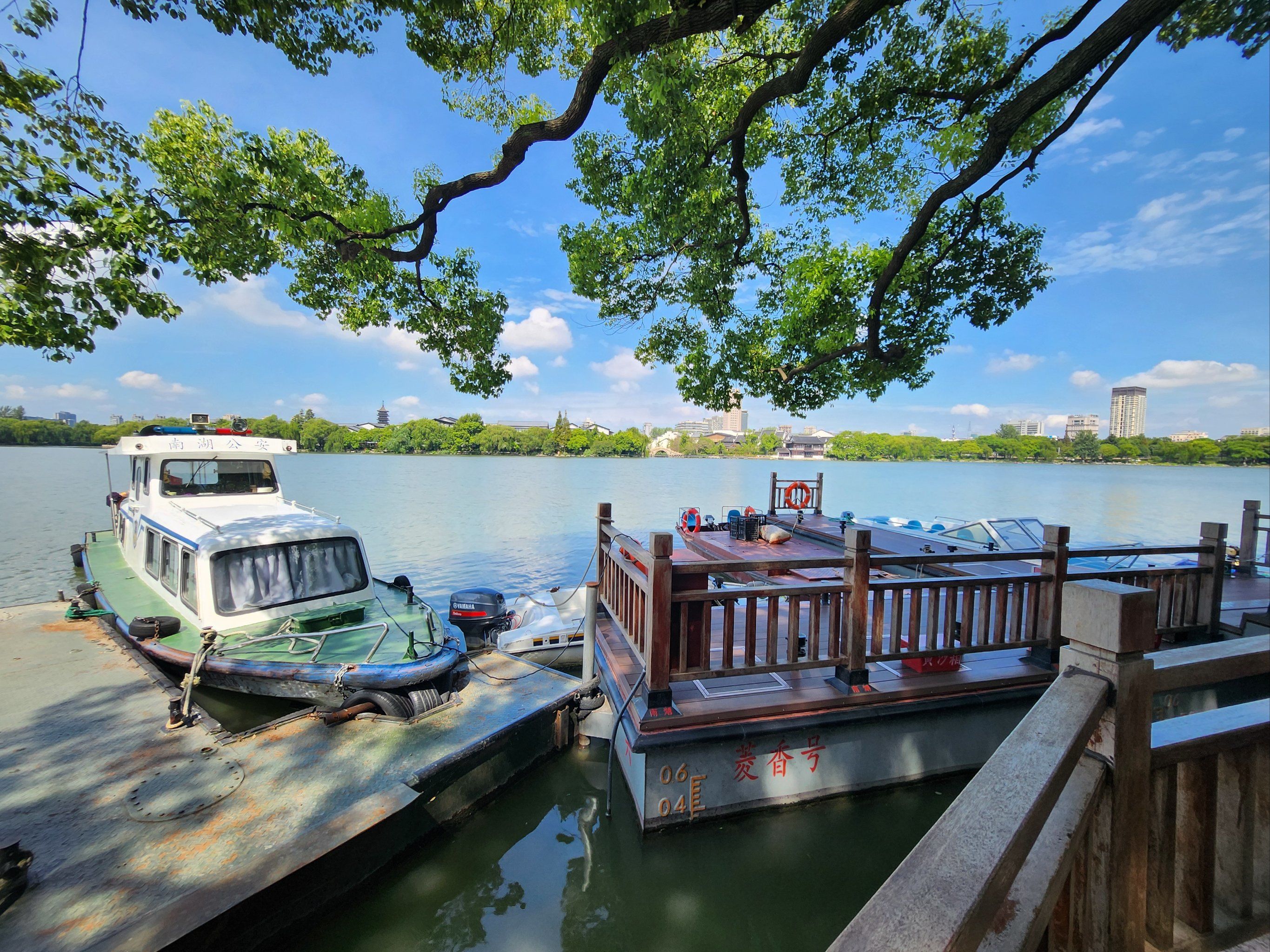 有股神秘力量的湖心岛