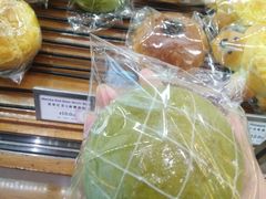 抹茶红豆Q麻薯面包-莉莲蛋挞(大华悦沢书店)