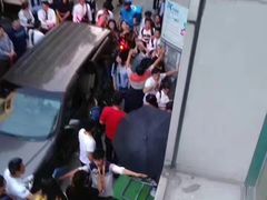 郑爽拍摄结束-奔马滚轴溜冰场