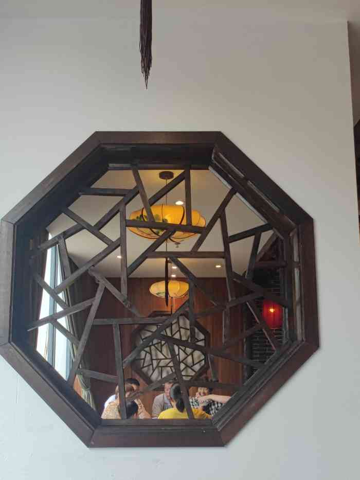 江南宴(洛阳店)-"江南宴位于洛阳高中对面,门口车位很紧张,.