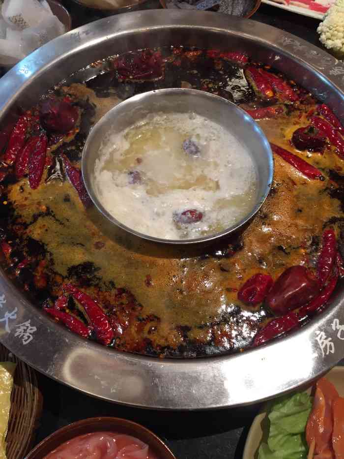 红房子老火锅(保利店)-"这家火锅不推荐!首先服务是真的差,进去.