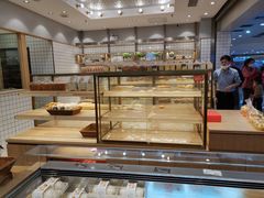 面包甜点陈列柜-面包新语(滨湖万达店)