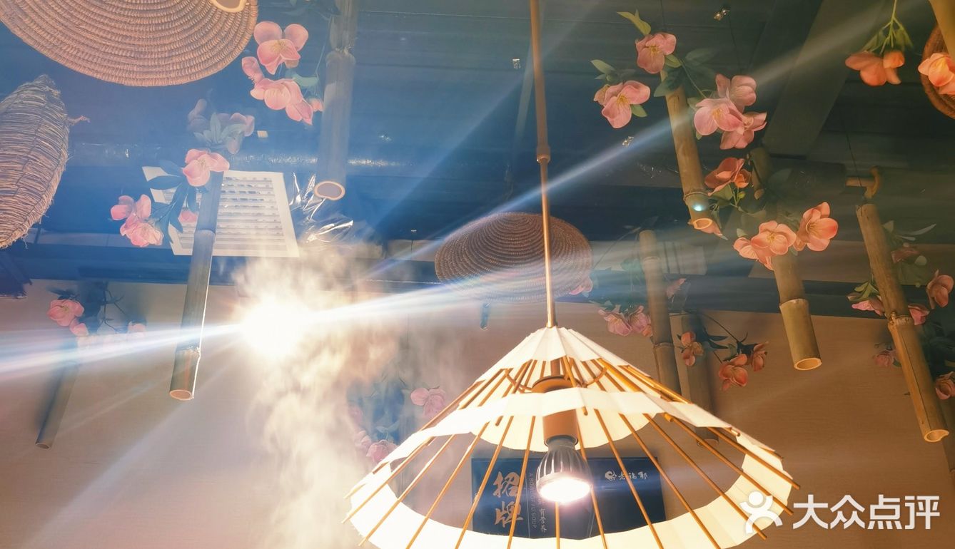 爱吃鱼人的福利～超鲜美的现杀清江鱼～老福耶小草帽石锅鱼