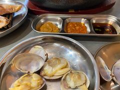 -围炉肉舍•炭烤活鳗•丹东海鲜烤肉(步行街店)