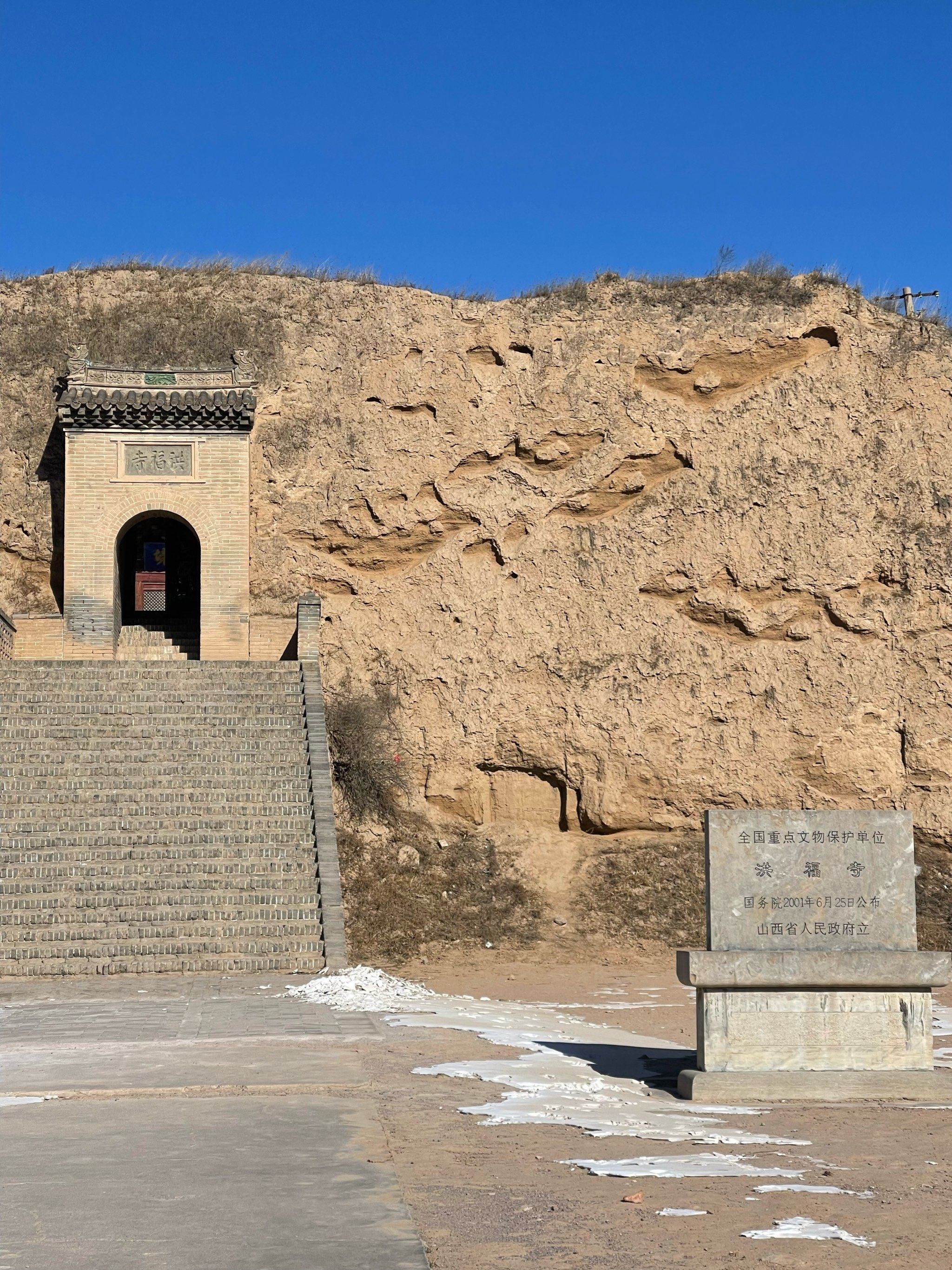 院门和院墙很喜欢,黄土高原上的土坯院墙