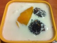 芒果椰汁黑糯米甜甜-满记甜品(优客百盛店)