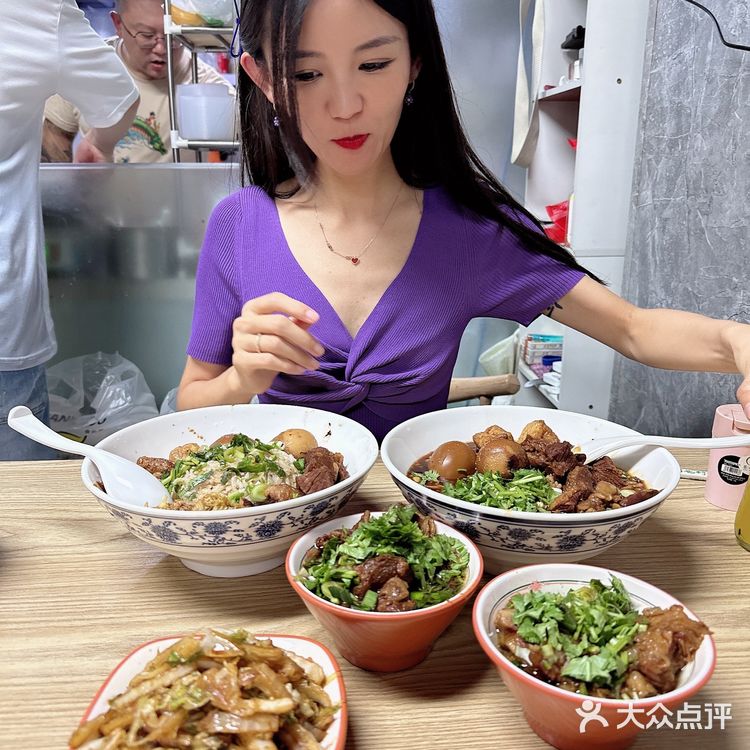 这大齐炖的牛肉烫饭 也太好吃了