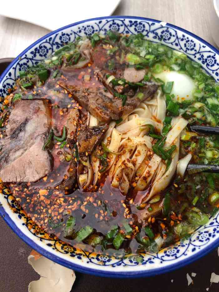 探店小记之德海牛肉面这家店离得比较近,又是24小时营业,所以,有天下