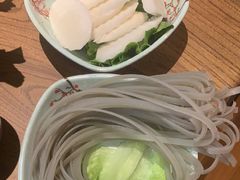 -野山舂·贵州现舂酸汤火锅(鸿通城店)