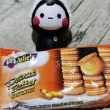 花生酱的花生味超级浓郁，夹心的花生酱口感顺滑香绵