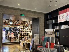 -钟书阁(松江泰晤士小镇店)