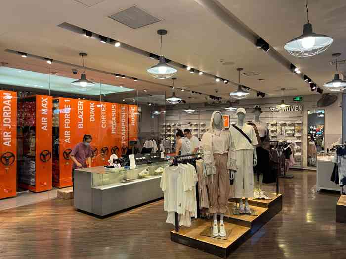 nike kicks lounge体验店(iapm店)-"去环贸的港丽餐厅喝下午茶,去的