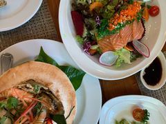 -Chom Cafe and Restaurant