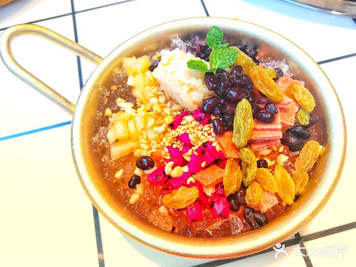 贤合庄卤味火锅(皇后公园旗舰店)红糖冰粉图片