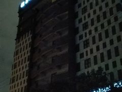 -桔子酒店(上海西藏北路地铁站店)