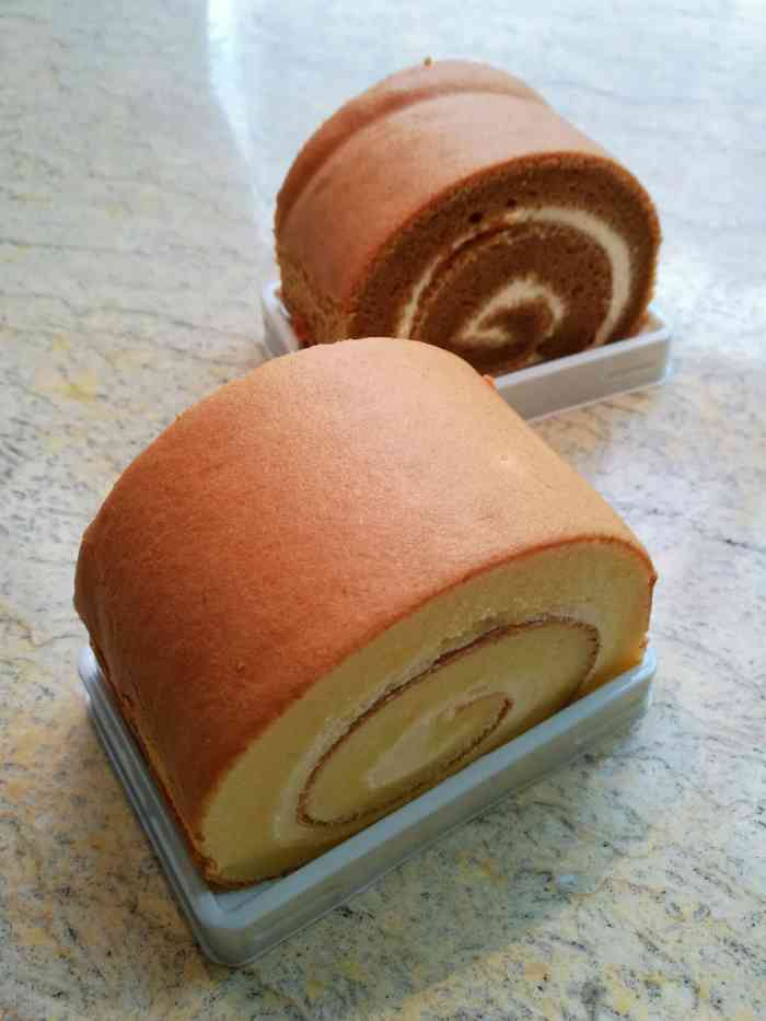 红宝石糕点一直都是我喜欢的食品由其是鲜奶小方绝对的好吃有时候会买