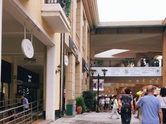 -王府井奥莱临潼小镇(临潼店)