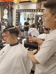 -东方先生国潮男士理发馆