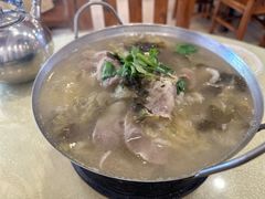 银锅东北酸菜氽羊肉-鹤乡东北菜(崮山路店)