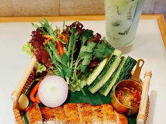 碳烤厚切猪颈肉配泰式香草-KEAAMI 摩登泰 by TIAGO(颐堤港店)