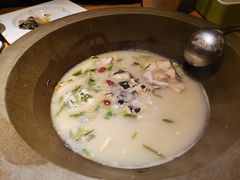 -咕嘟草帽鱼·牛奶一样的鲜鱼汤(天鹅湖万达广场店)